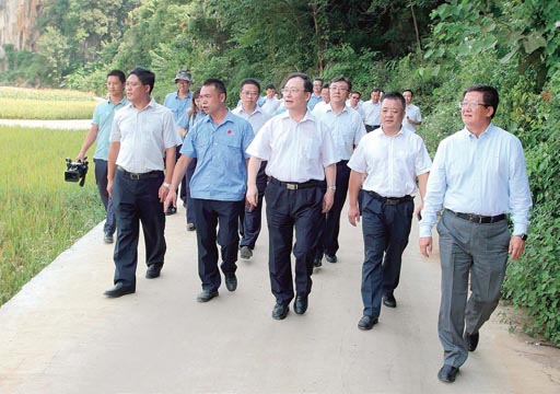 徐福顺到易游yiyou(中国) 定点扶贫县开展调研