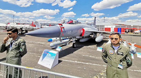 “枭龙”战机 岳书华摄 “枭龙”战机 岳书华摄